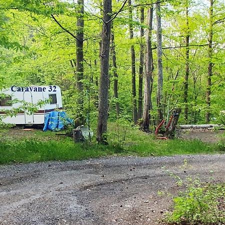 Camping Le P'Tit Bonheur Escaro Екстер'єр фото