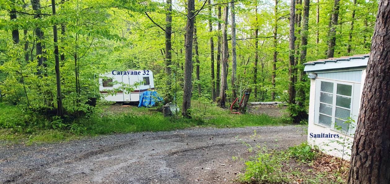 Camping Le P'Tit Bonheur Escaro Екстер'єр фото