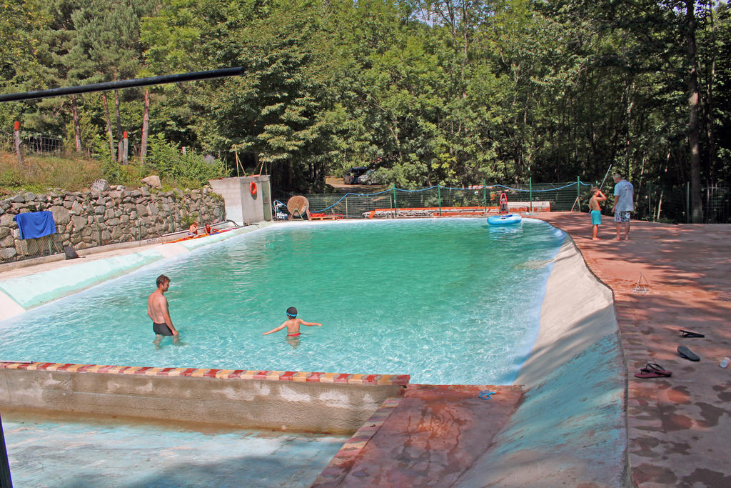 Camping Le P'Tit Bonheur Escaro Екстер'єр фото